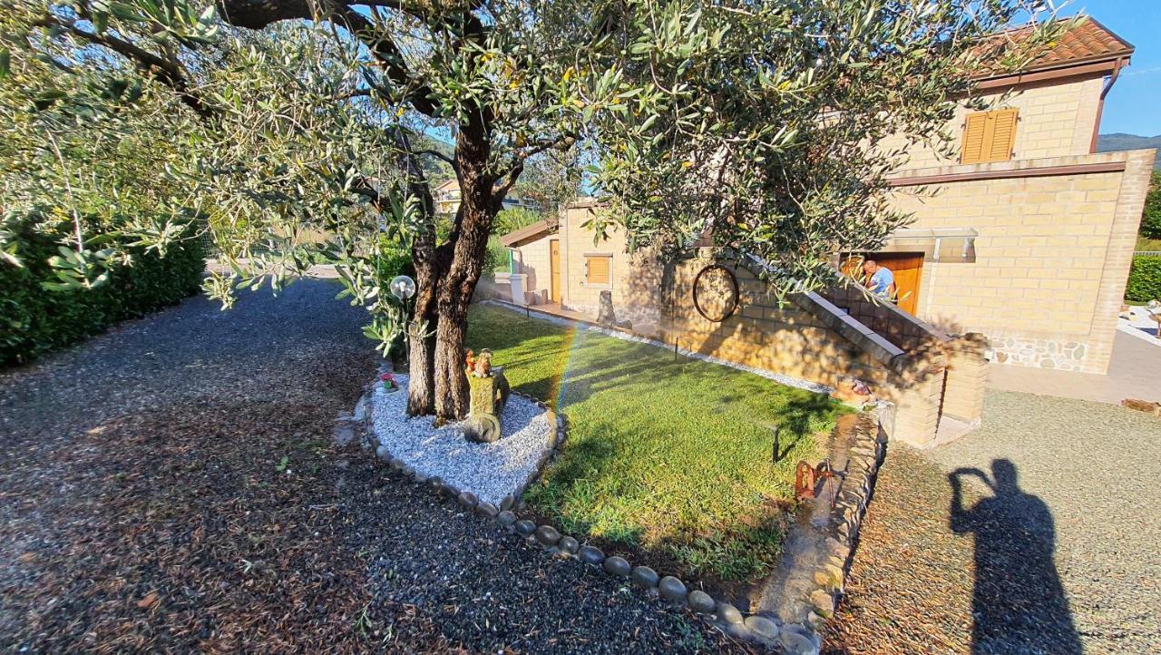 Spicchio Di Luna - Casa Vacanze Albiano Magra Eksteriør billede
