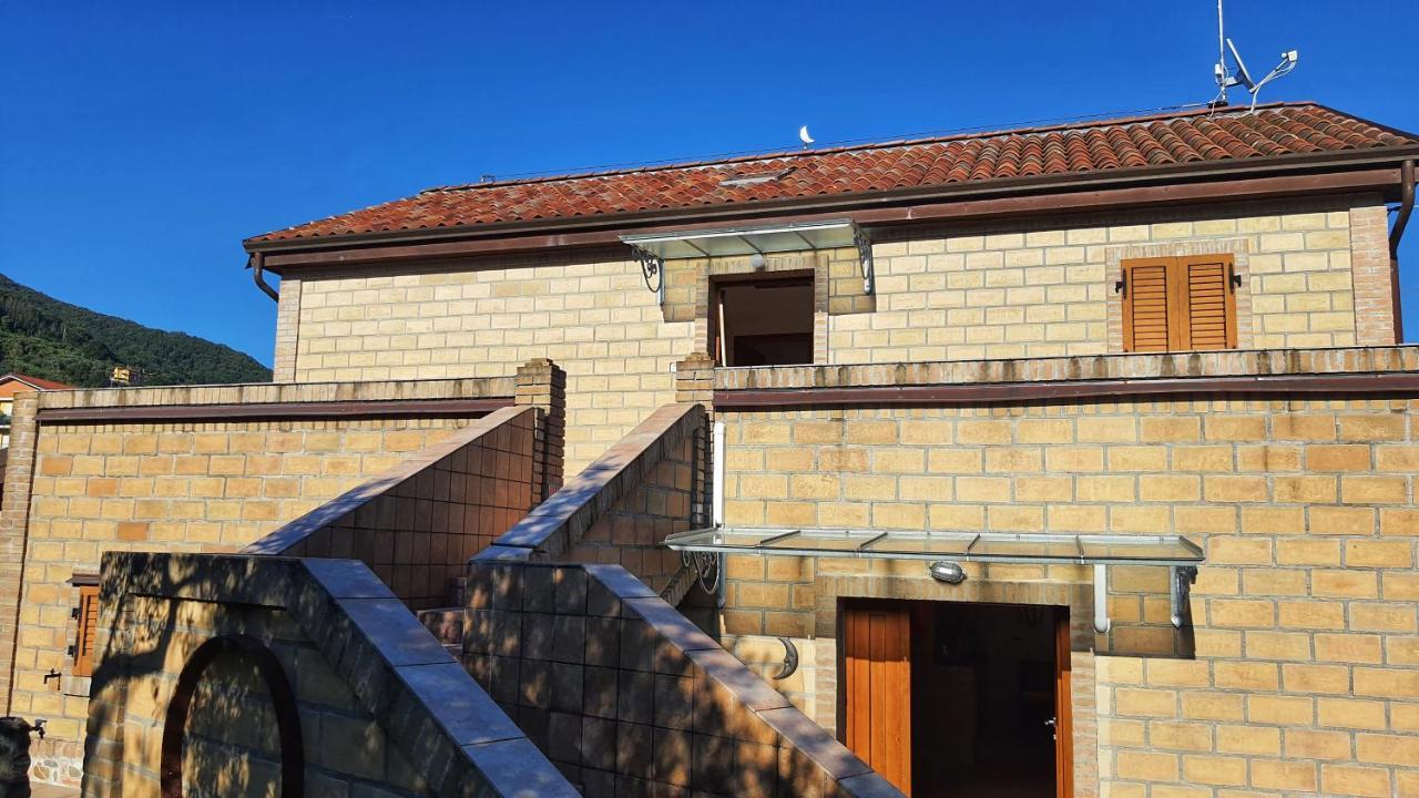 Spicchio Di Luna - Casa Vacanze Albiano Magra Eksteriør billede